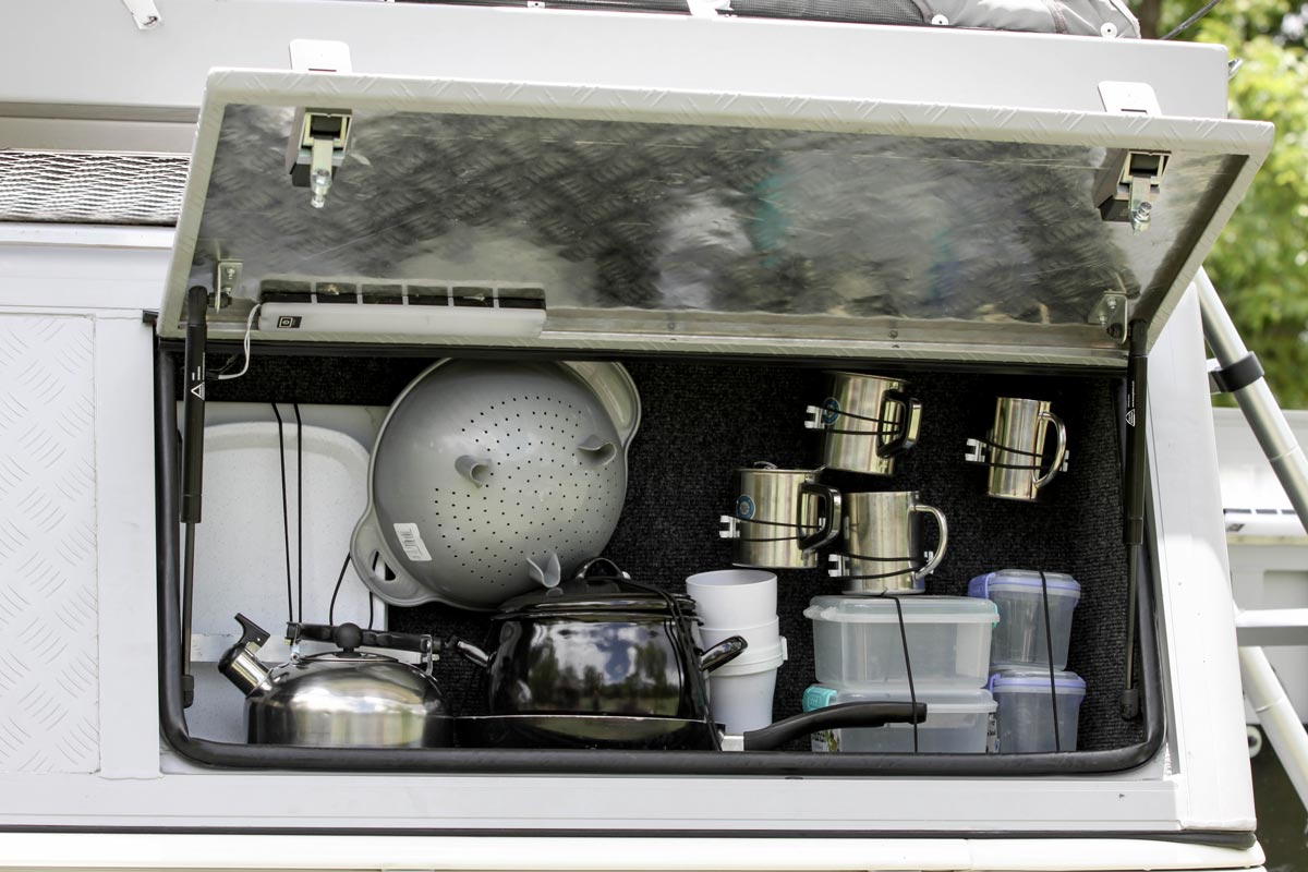Avis 4x4 - Group A - Kitchen